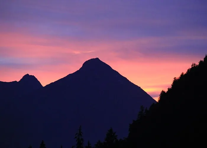 Lazy Rancho - Eiger - Moench - Jungfrau - 因特拉肯